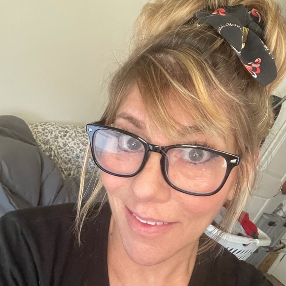 Meet your Posher, Dawn - Picture 1 of 1